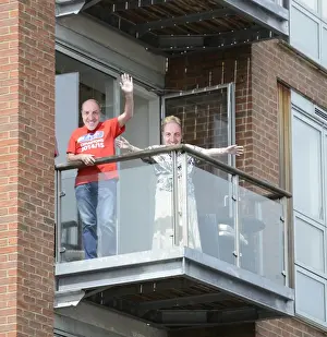 Automatic Prints: Thousands Gather for Unforgettable Welcome-Home Celebration for Bristol City FC