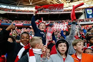 Framed Print : Triumphant Bristol City Fans Celebrate 2-0 Win and Football League Trophy Victory at Wembley Stadium